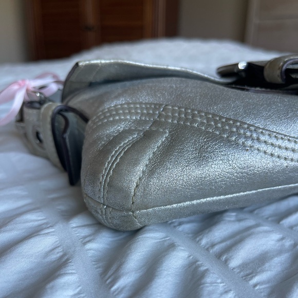 RARE Vintage COACH Y2K Silver Metallic Demi Shoulder Flap Bag 8B21 - Picture 6 of 17